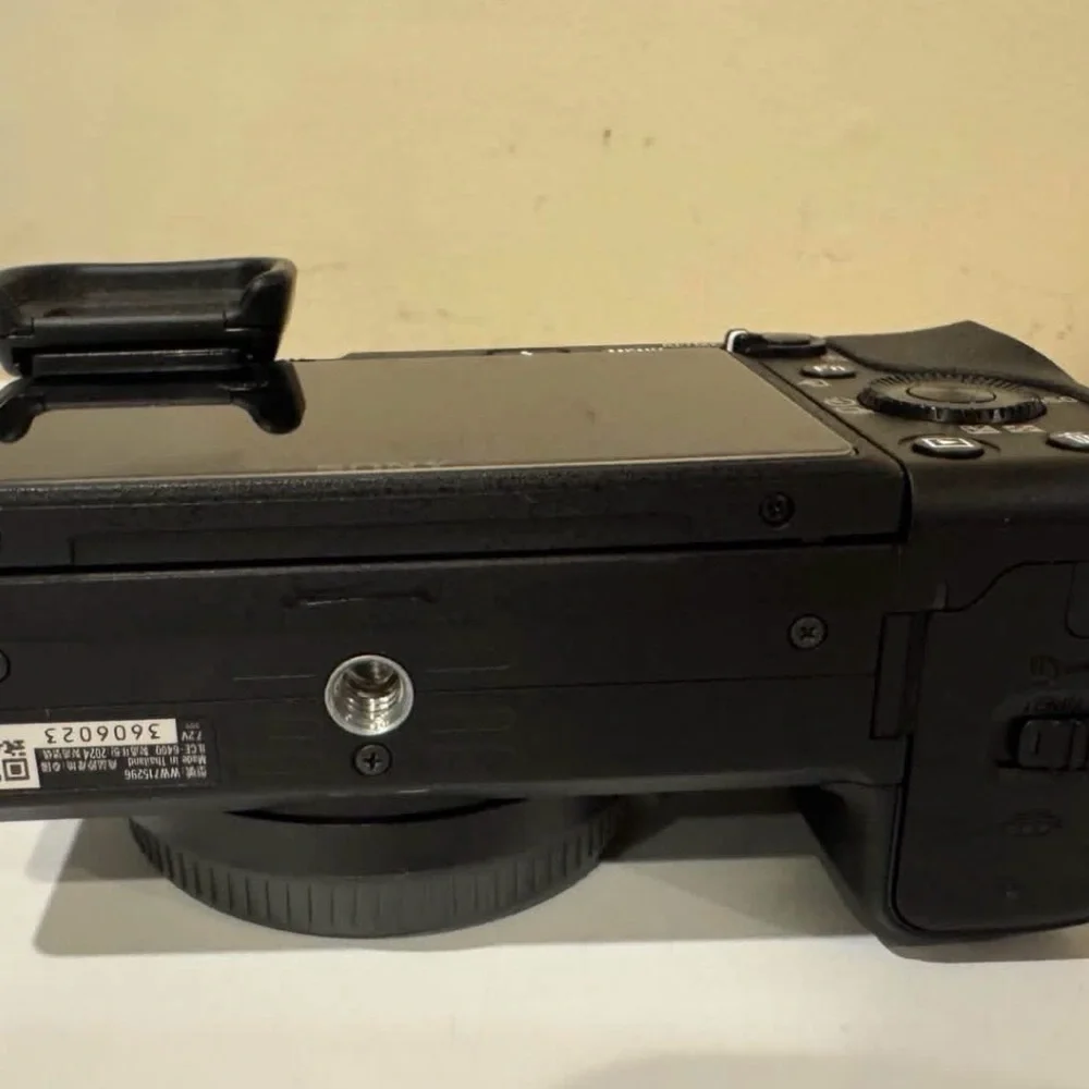 Sony a6400 with Black Display